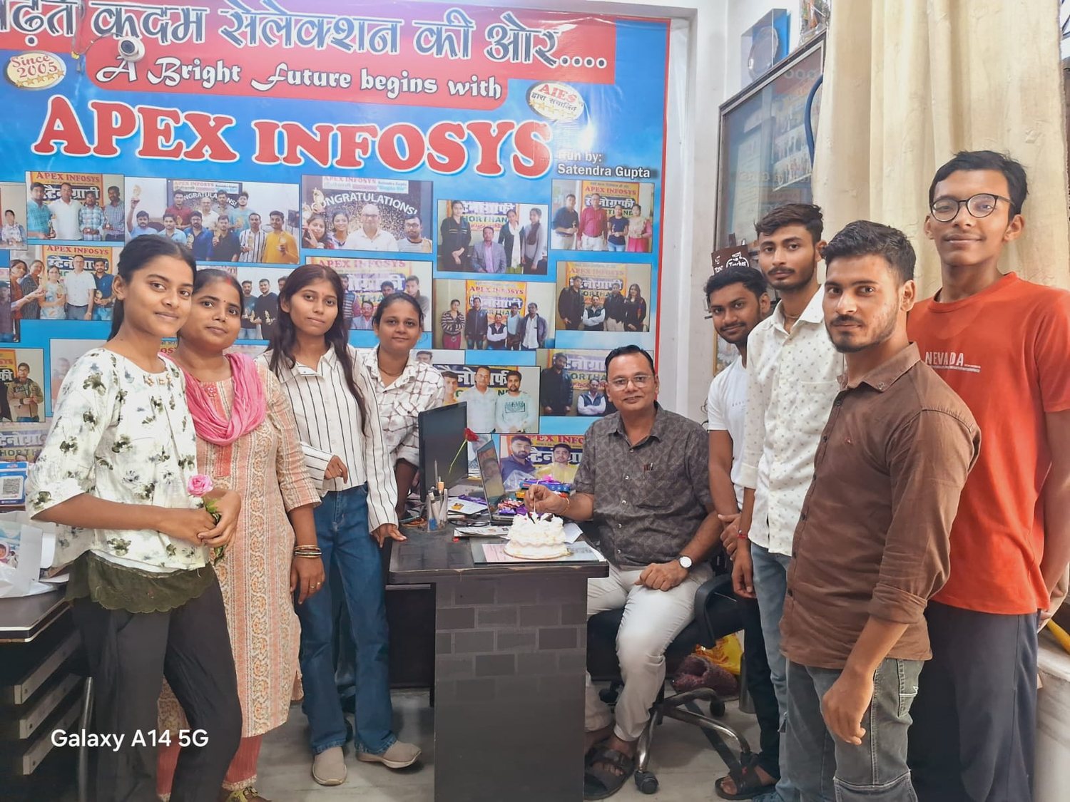 Apex Infosys संस्थान और विद्यार्थी